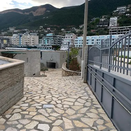 Henri Apartament Vl 아파트 *
